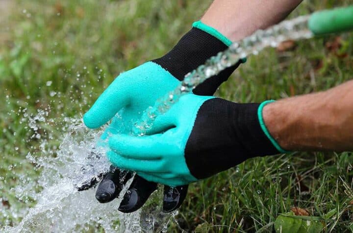 how to wash gardening gloves: washing with water